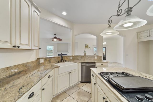 21 Alta Lane, Pasco, WA 99301