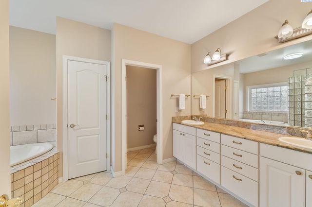 21 Alta Lane, Pasco, WA 99301