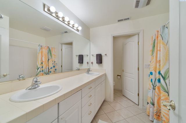 21 Alta Lane, Pasco, WA 99301