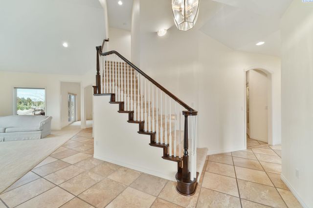 21 Alta Lane, Pasco, WA 99301