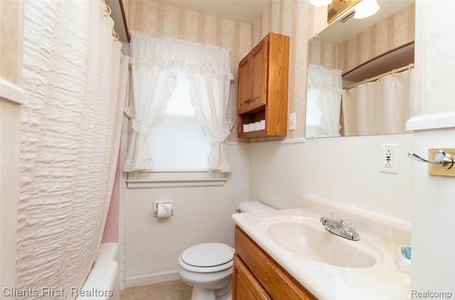 24621 Carlysle Street, Dearborn, MI 48124
