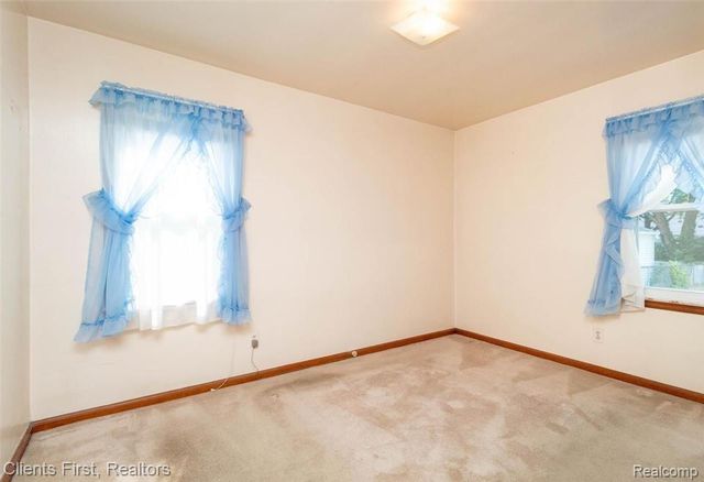 24621 Carlysle Street, Dearborn, MI 48124