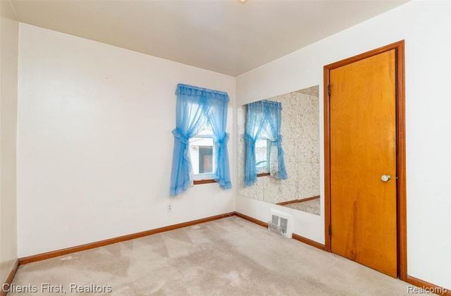 24621 Carlysle Street, Dearborn, MI 48124