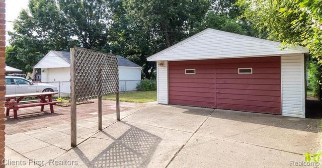 24621 Carlysle Street, Dearborn, MI 48124