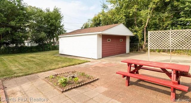24621 Carlysle Street, Dearborn, MI 48124