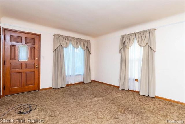 24621 Carlysle Street, Dearborn, MI 48124