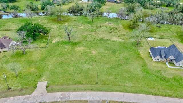 865 Mill Rd, Angleton, TX 77515