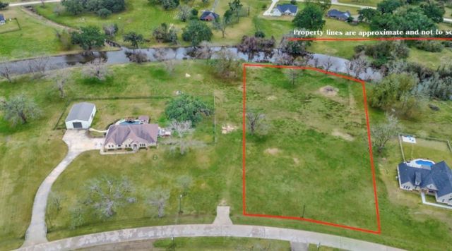 865 Mill Rd, Angleton, TX 77515