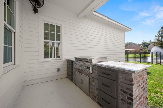 3166 Veranda Lakes Dr, Baton Rouge, LA 70810