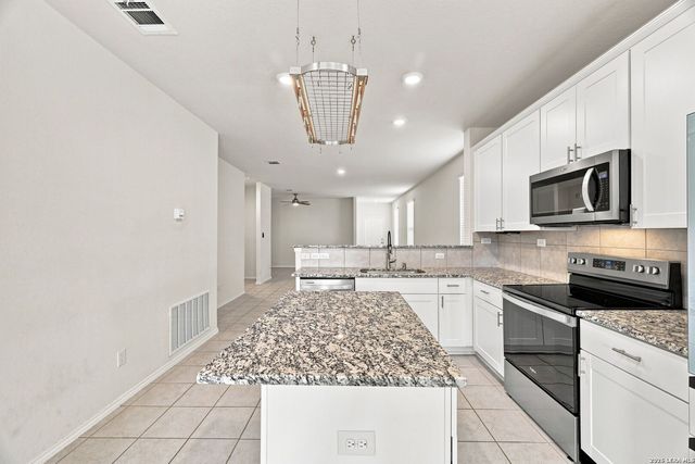 882 Crested Iris, New Braunfels, TX 78130