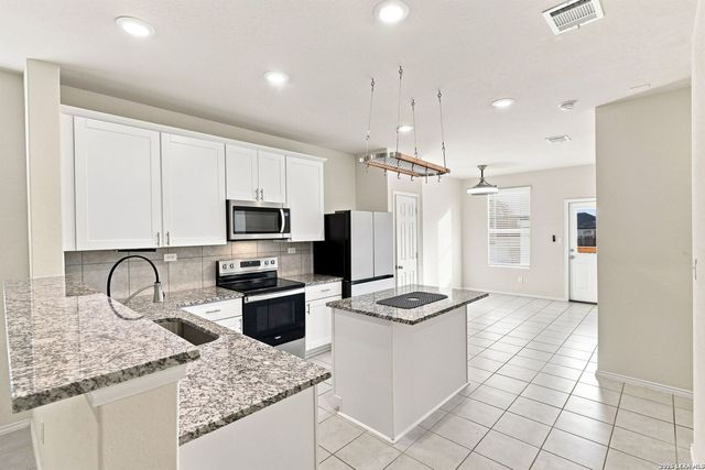 882 Crested Iris, New Braunfels, TX 78130