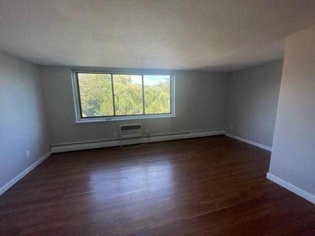 519 Washington St 9, Brookline, MA 02446