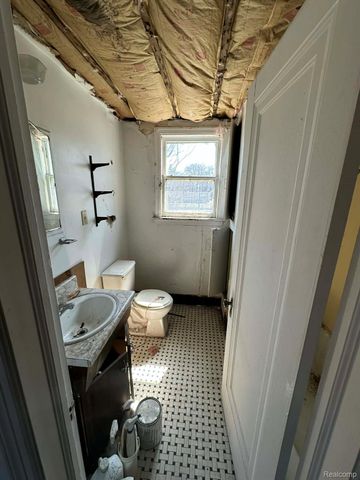 231 W Bennett Avenue, Ferndale, MI 48220