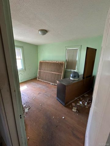 231 W Bennett Avenue, Ferndale, MI 48220