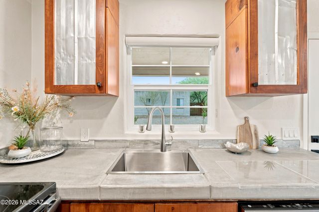2542 E Seneca Street, Tucson, AZ 85716