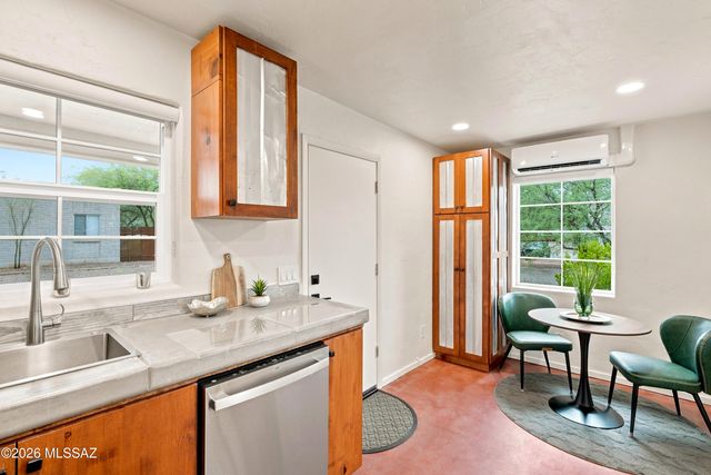 2542 E Seneca Street, Tucson, AZ 85716