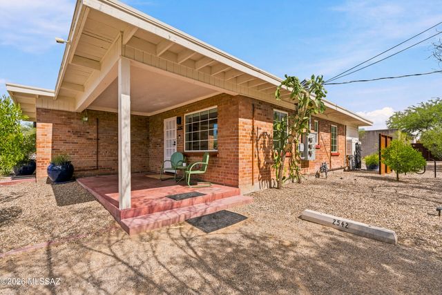 2542 E Seneca Street, Tucson, AZ 85716