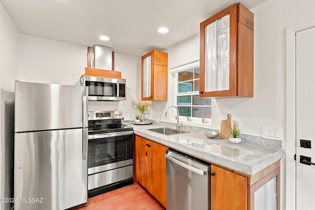 2542 E Seneca Street, Tucson, AZ 85716