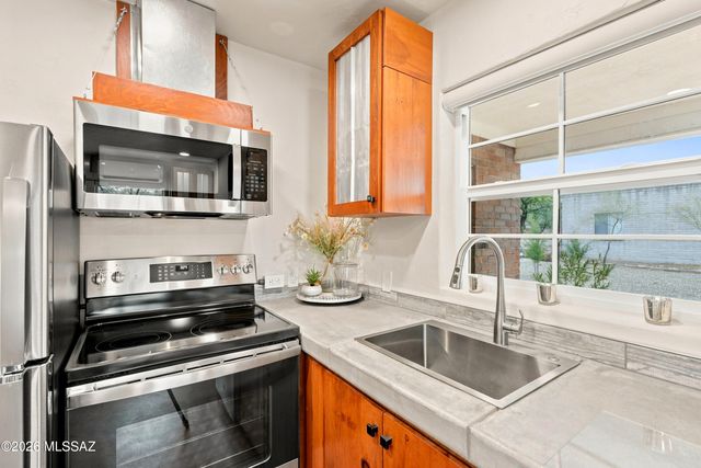 2542 E Seneca Street, Tucson, AZ 85716