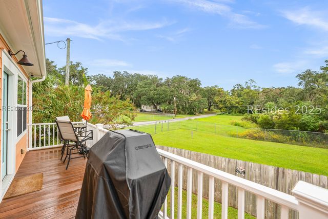 1642 Old Shell Rd, Port Royal, SC 29935