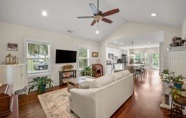 1642 Old Shell Rd, Port Royal, SC 29935