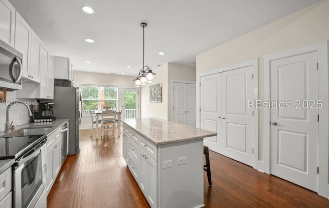 1642 Old Shell Rd, Port Royal, SC 29935