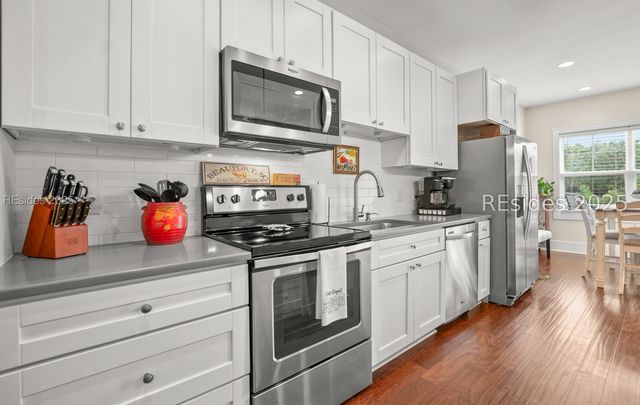 1642 Old Shell Rd, Port Royal, SC 29935