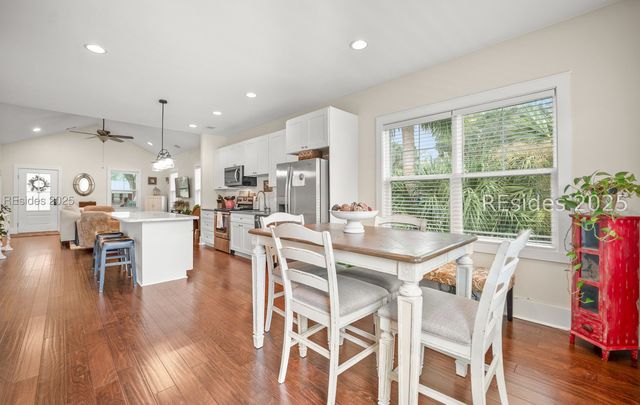 1642 Old Shell Rd, Port Royal, SC 29935