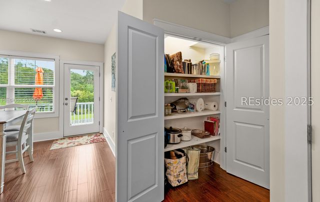 1642 Old Shell Rd, Port Royal, SC 29935