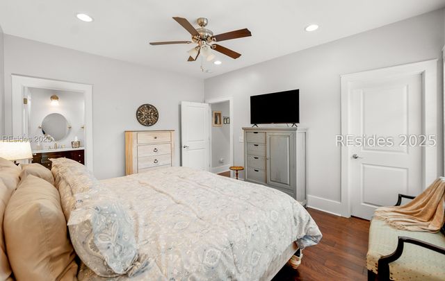 1642 Old Shell Rd, Port Royal, SC 29935