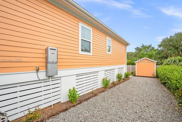 1642 Old Shell Rd, Port Royal, SC 29935