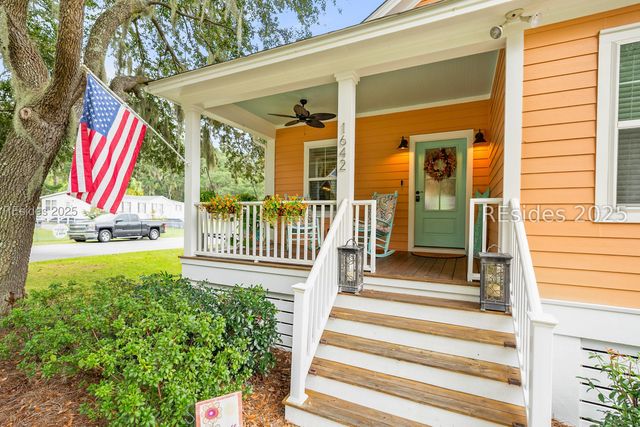 1642 Old Shell Rd, Port Royal, SC 29935