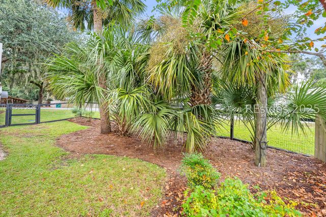 1642 Old Shell Rd, Port Royal, SC 29935