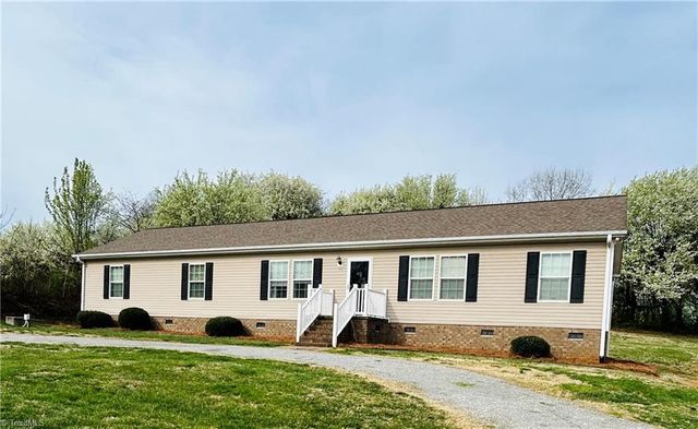 111 Fosstoral Street, King, NC 27021