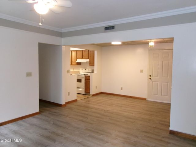 222 S Ten Broeck Street Apt 3, Scotia, NY 12302