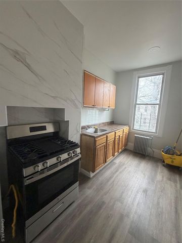 88 cornelia, Brooklyn, NY 11221