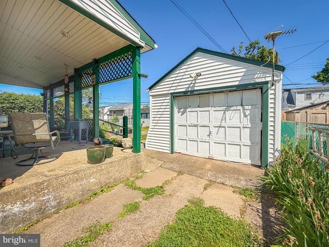 3521 CARNARVON AVE, Bristol, PA 19007