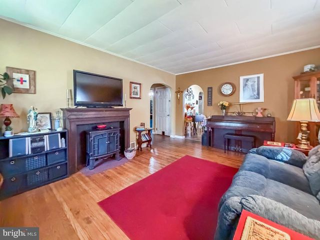 3521 CARNARVON AVE, Bristol, PA 19007