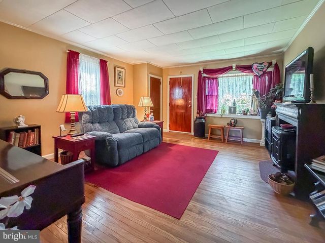 3521 CARNARVON AVE, Bristol, PA 19007