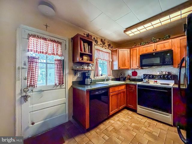 3521 CARNARVON AVE, Bristol, PA 19007