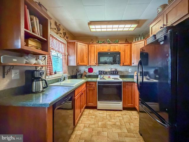 3521 CARNARVON AVE, Bristol, PA 19007