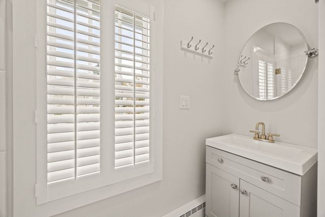 33 Oyster Place Road, Barnstable, MA 02635