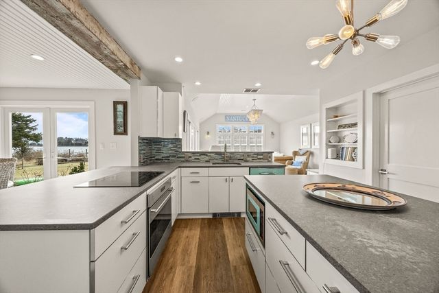 33 Oyster Place Road, Barnstable, MA 02635