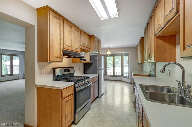 9985 Prospect Road, Strongsville, OH 44149