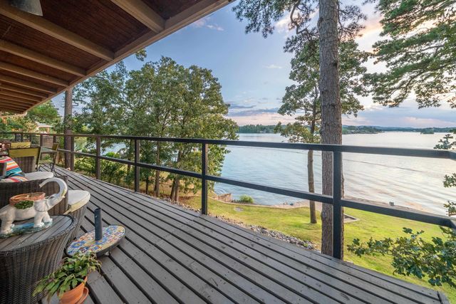 820 Lakeland Pt, Hot Springs, AR 71913