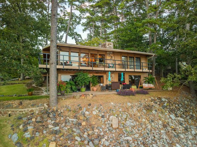 820 Lakeland Pt, Hot Springs, AR 71913