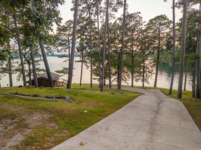 820 Lakeland Pt, Hot Springs, AR 71913