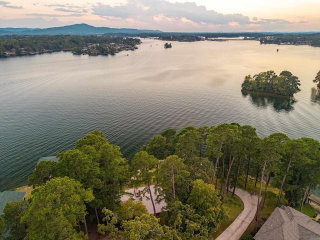 820 Lakeland Pt, Hot Springs, AR 71913