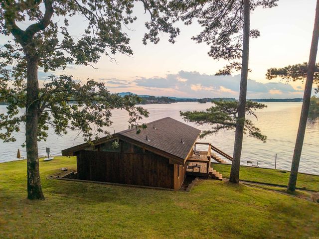 820 Lakeland Pt, Hot Springs, AR 71913