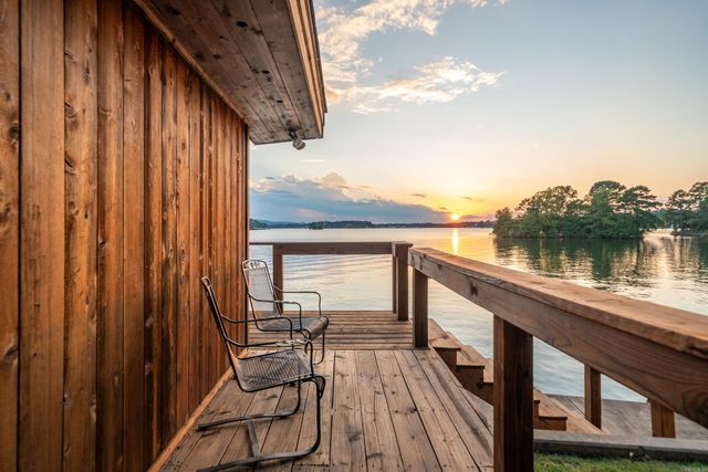 820 Lakeland Pt, Hot Springs, AR 71913